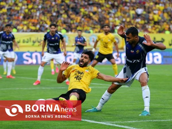 دیدار تیم های فوتبال سپاهان - پیکان