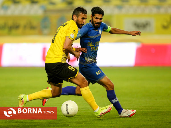 دیدار تیم‌های فوتبال فولاد مبارکه سپاهان و گل‌گهر سیرجان