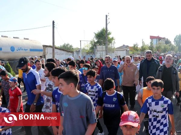 پیاده روی خانوادگی ایرانیان