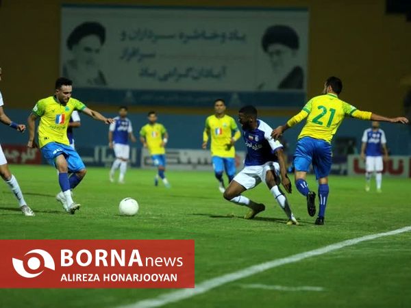 دیدار تیم های فوتبال صنعت نفت - استقلال