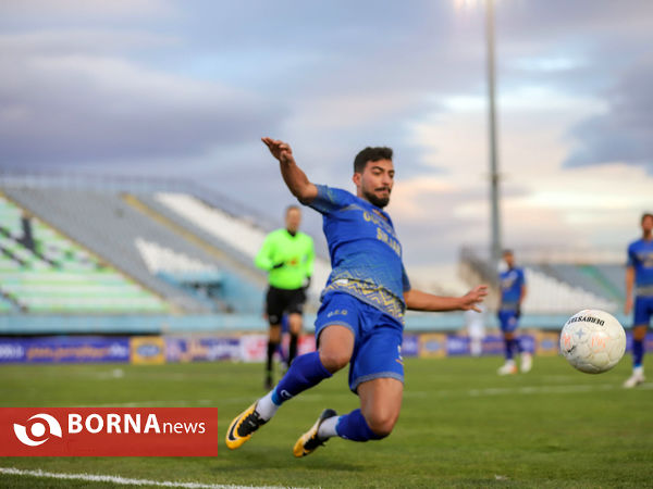 دیدار تیم های فوتبال آلومینیوم اراک- گل گهر سیرجان