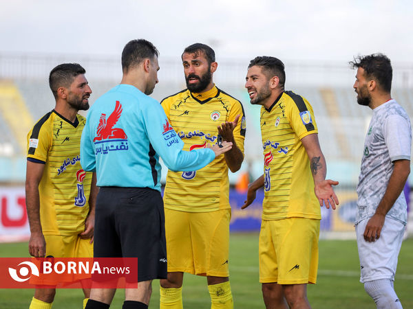 دیدار تیم‌های فوتبال آلومینیوم اراک _ فجر شهید سپاسی شیراز