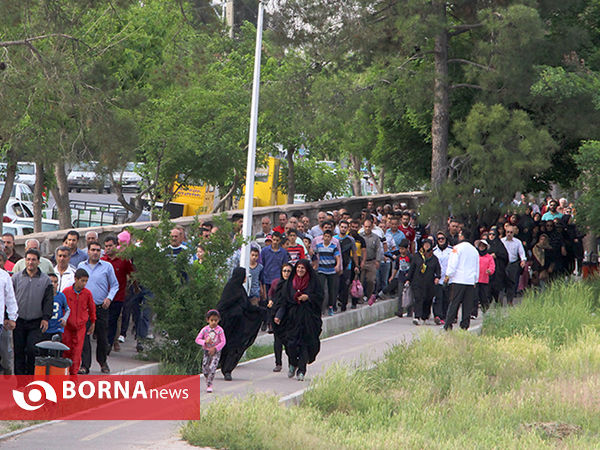 پیاده روی خانوادگی به مناسبت عید مبعث در شیراز ‎