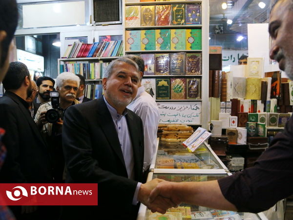 کتابگردی وزیر ارشاد