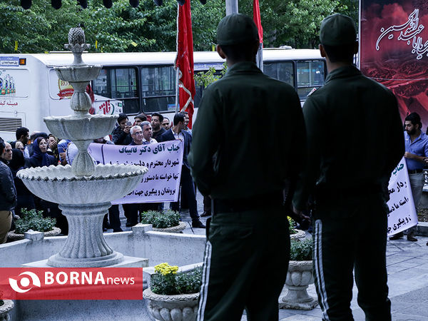 تجمع مقابل شهرداری تهران