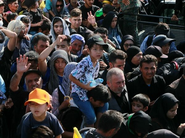 عبور زوار افغانستانی و پاکستانی از مرز شلمچه