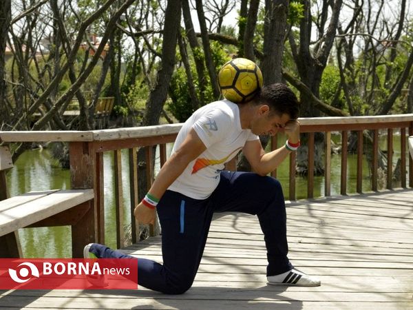 حرکت نمایشی رکوردار روپایی در حمایت از تیم ملی