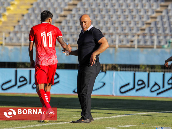 در حاشیه دیدار تیم های فوتبال آلومینیوم - تراکتور سازی