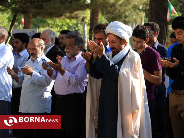 نماز شکرانه عید در کنار شهدای بهشت رضا(ع)