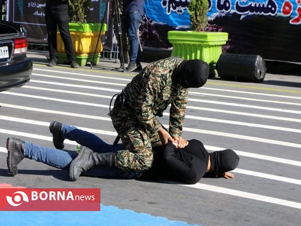 رژه نیروهای مسلح استان مرکزی در هفته دفاع مقدس