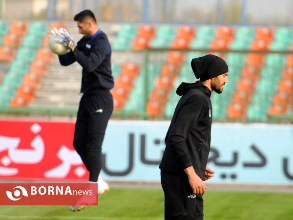 دیدار تیم های فوتبال استقلال- پیکان