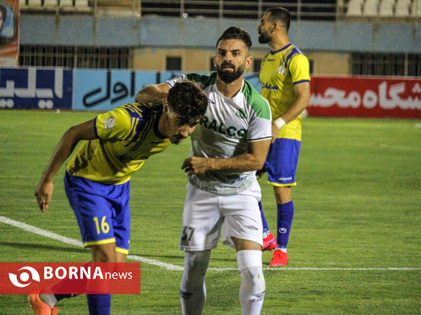 دیدار تیم های فوتبال آلومینیوم اراک-نفت مسجدسلیمان
