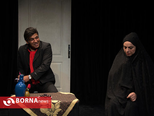 نمایش یک شاخه گل سرخ