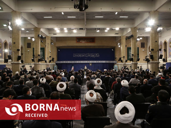 دیدار صدها نفر از مردم استان اصفهان با مقام معظم رهبری