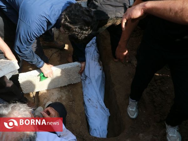 خاکسپاری جانباختگان متروپل در قطعه ورزشکاران بهشت رضای آبادان