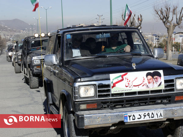 رژه اتومبیلرانان و اجرای حرکات نمایشی موتورسواران بمناسبت ایام الله دهه فجر در همدان