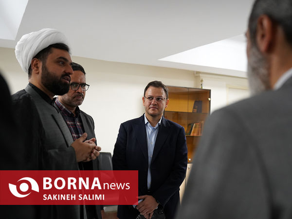  بازدید کیومرث هاشمی از ساختمان شماره ۲ وزارت ورزش و جوانان 