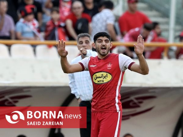 دیدار تیم های فوتبال پرسپولیس - صنعت نفت