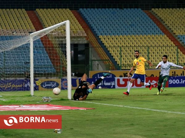 دیدار تیم های فوتبال صنعت نفت - آلومینیوم