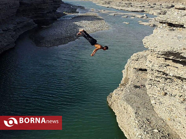 مسابقات شیرجه از صخره در شهرستان دلگان
