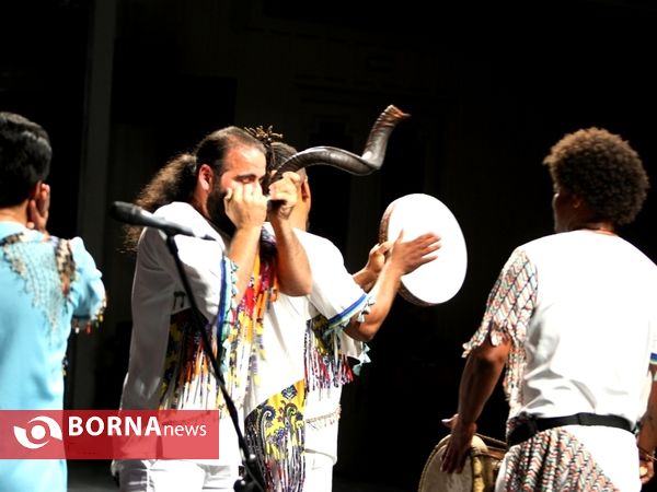 اجرای گروه بوشهری لیان در تالار وحدت