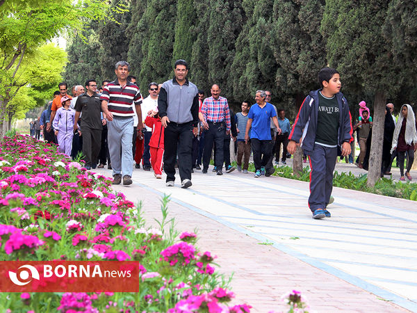 پیاده روی خانوادگی به مناسبت عید مبعث در شیراز ‎