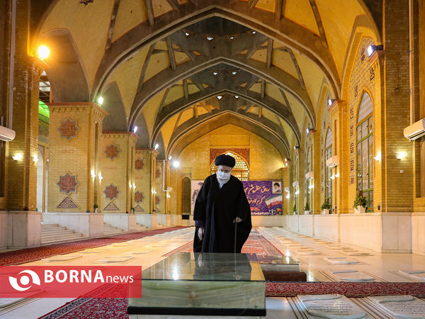 حضور رهبر انقلاب در مرقد مطهر امام راحل و گلزار شهدای بهشت زهرا