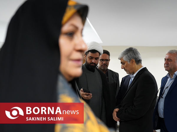  بازدید کیومرث هاشمی از ساختمان شماره ۲ وزارت ورزش و جوانان 