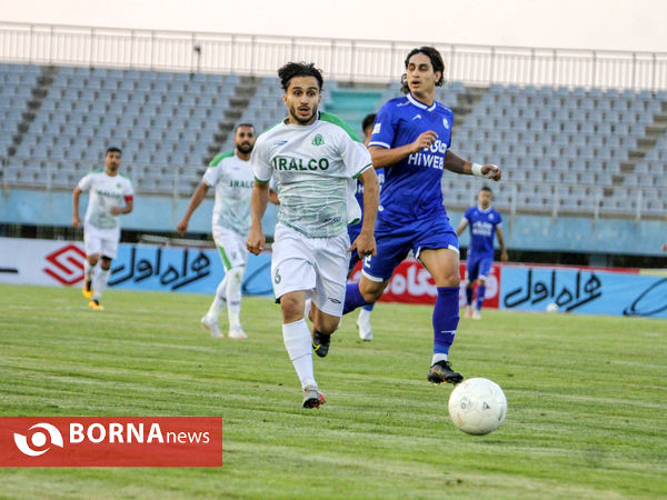 دیدار تیم های فوتبال آلومینیوم اراک-استقلال تهران