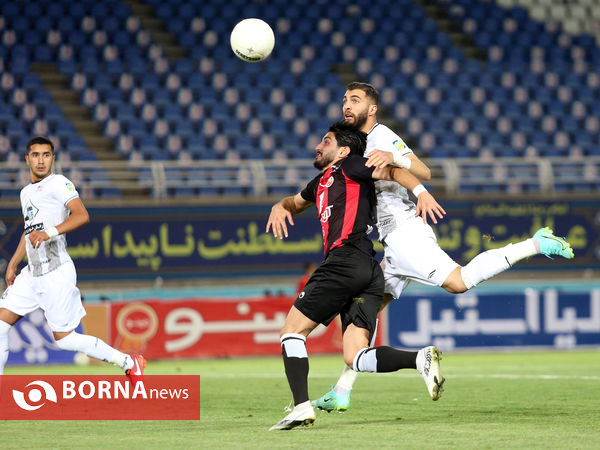 دیدار تیم های پدیده و تراکتورسازی