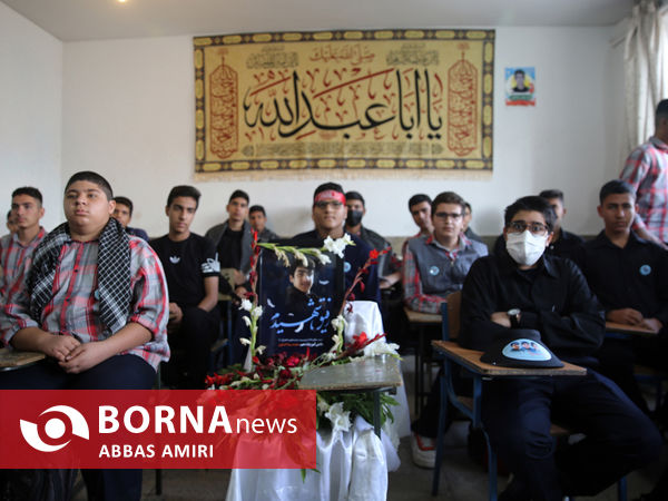 دیدار نماینده ولی فقیه در فارس با همکلاسی های دانش آموز شهید ترور شاهچراغ(ع)
