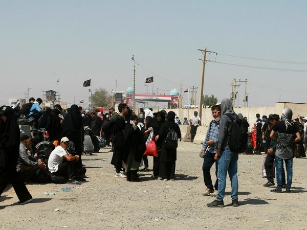 عبور زوار افغانستانی و پاکستانی از مرز شلمچه