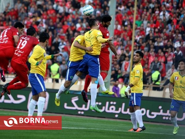 دیدار تیم های فوتبال پرسپولیس- صنعت نفت آبادان