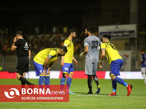 دیدار تیم های فوتبال نفت مسجدسلیمان - استقلال