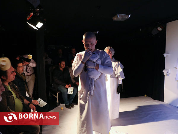 نمایش "تنها خدا حق دارد بیدارم کند"