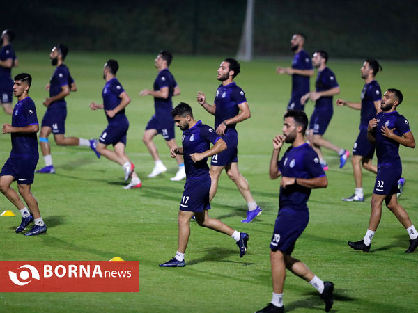 تمرین تیم فوتبال استقلال تهران در دانشگاه قطر