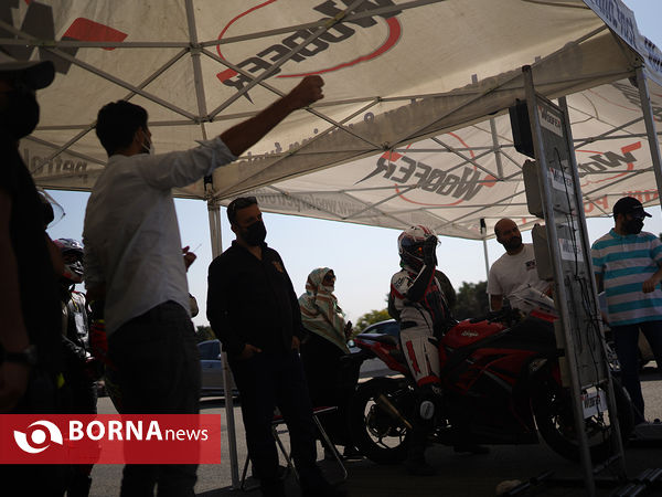 مسابقه درگ موتورسواری بانوان