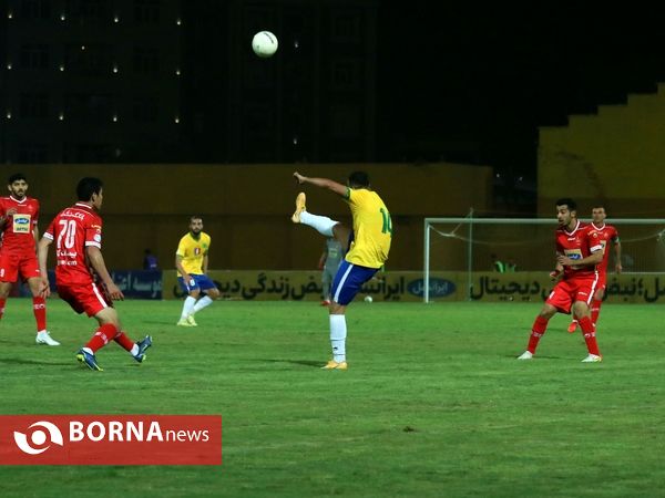 در حاشیه دیدار تیم های فوتبال صنعت نفت - پرسپولیس