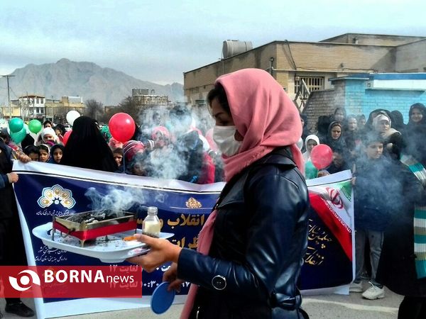 قطار انقلاب و ایستگاه خاطرات انقلاب در شهرک دولت‌آباد شهر کرمانشاه