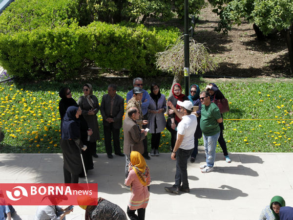 مسافران نوروزی در باغ های شیراز