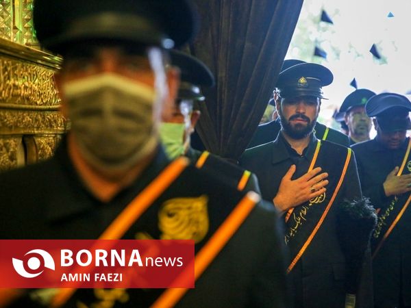 برافراشتن پرچم عزای حسینی در حرم شاهچراغ(ع)