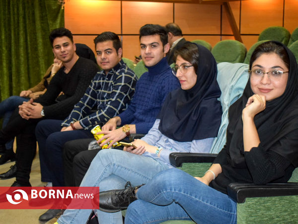 اهدای تندیس مهر حقوق بشر به علی دایی اسطوره فوتبال ایران در کرمانشاه