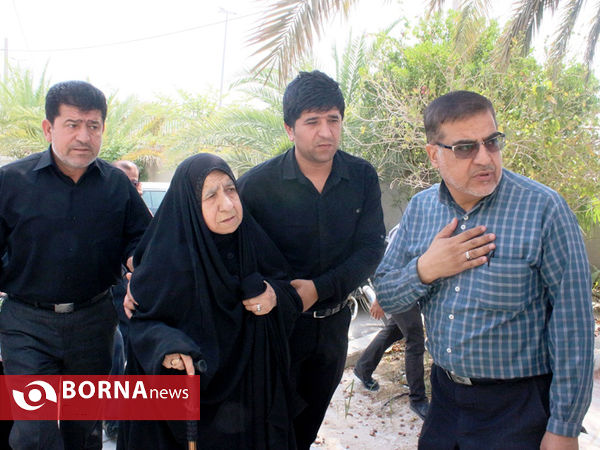 وداع خانواده شهید محمد قایدی با فرزندشان پس از 32 سال فراق