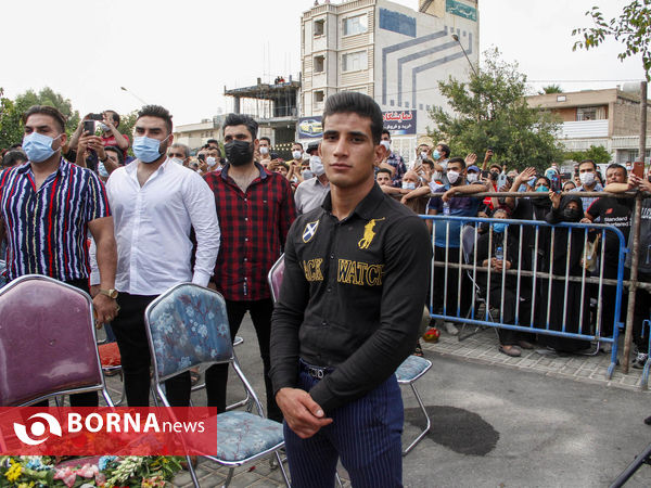 استقبال مردم از قهرمانان فرنگی کار شیرازی