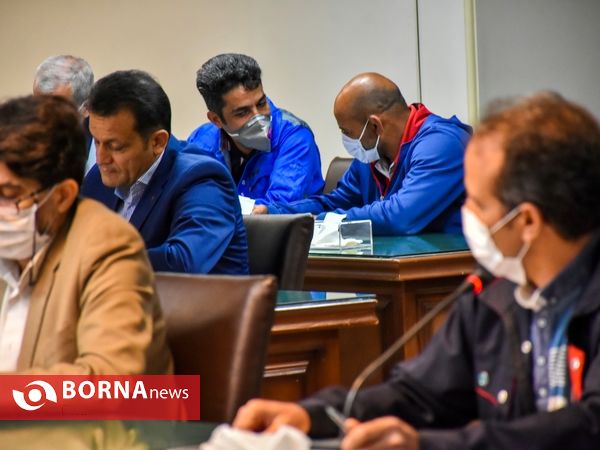 نشست صمیمی استاندار مرکزی با نمایندگان جامعه کار و تولید استان مرکزی به مناسبت هفته کارگر