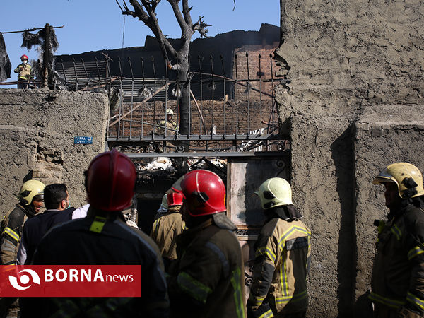 آتش سوزی انبار پنبه در خیابان مولوی تهران