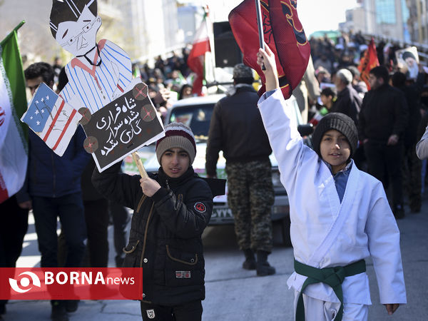 حضور کودکان در راهپیمایی ۲۲ بهمن