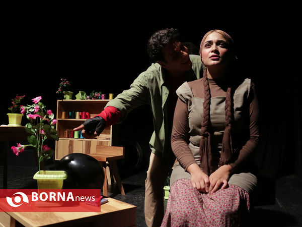 نمایش «اطلسی های لگدمال شده»