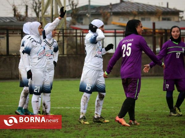 دیدار تیم های فوتبال بانوان ملوان بندرانزلی و سپیدار قائمشهر