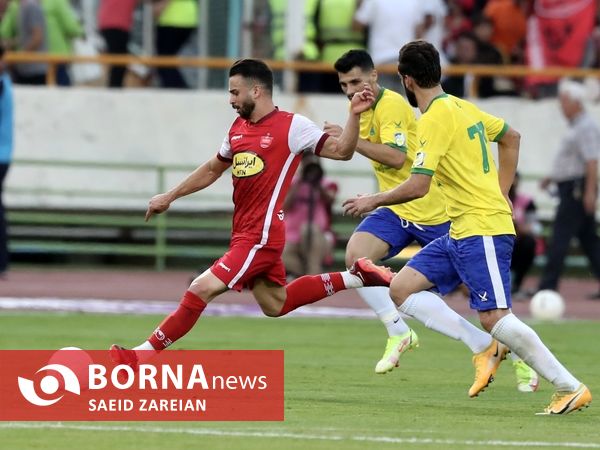 دیدار تیم های فوتبال پرسپولیس - صنعت نفت